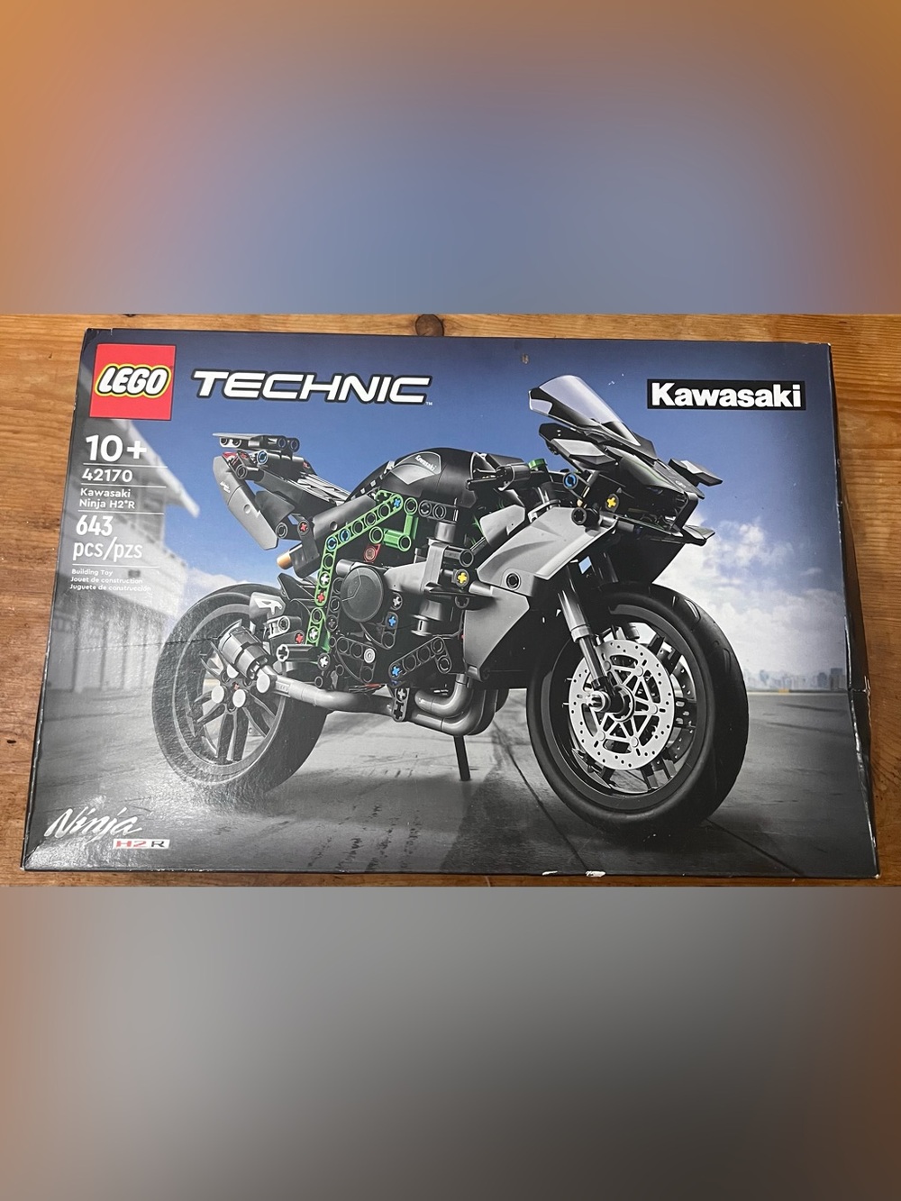 NIB LEGO Technic Kawasaki Ninja H2R
Motorcycle (42170) building set. 643 pieces